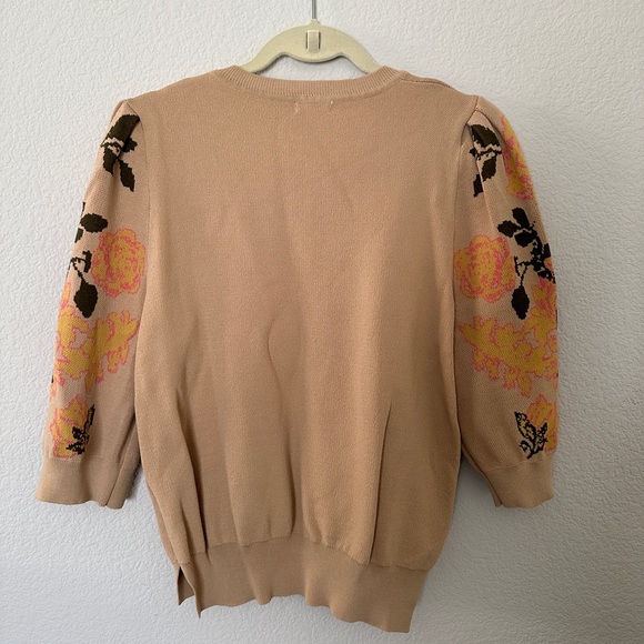 LIKE NEW Puff Short Sleeve Sweater - Picture 4 of 4